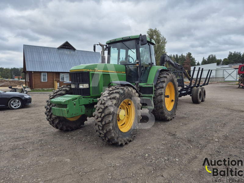 John Deere 7700 - Forestry trailer: picture 1 John Deere 7700 - Forestry trailer: picture 1