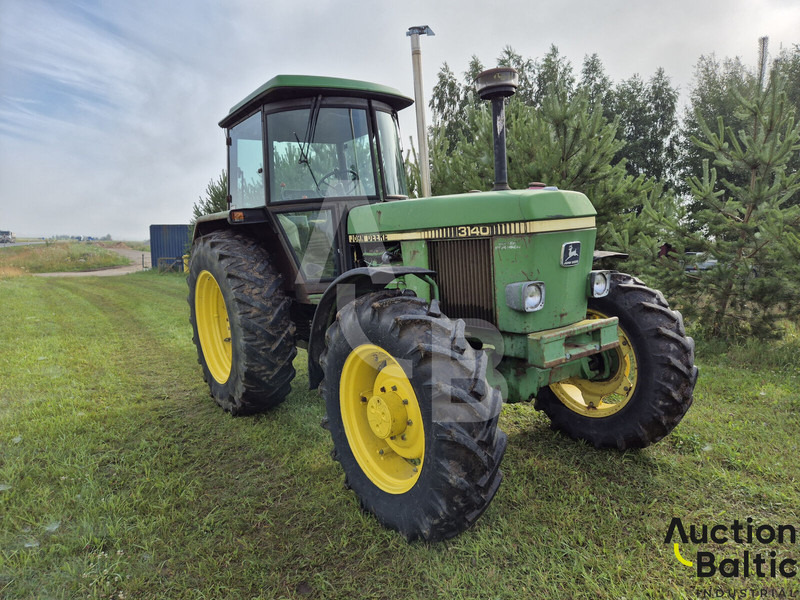 John Deere MFWD - Farm tractor: picture 2 John Deere MFWD - Farm tractor: picture 2