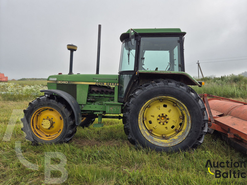 John Deere MFWD - Farm tractor: picture 3 John Deere MFWD - Farm tractor: picture 3