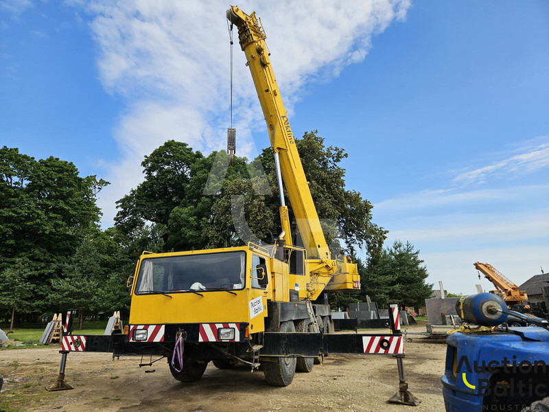 Liebherr LTM 1060 - All terrain crane: picture 3 Liebherr LTM 1060 - All terrain crane: picture 3