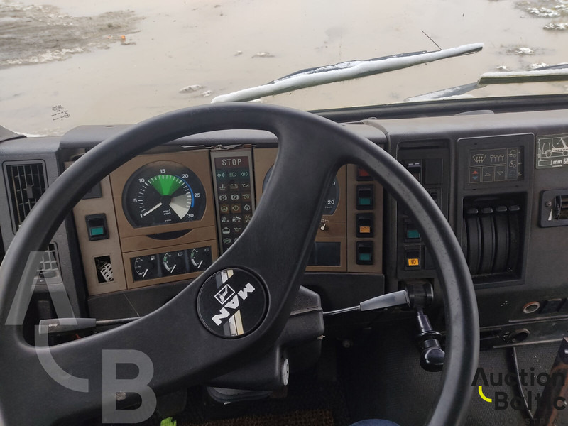 Skip loader truck MAN 18.272: picture 6