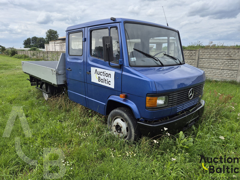 Mercedes-Benz 609 D - Dropside/ Flatbed truck: picture 1 Mercedes-Benz 609 D - Dropside/ Flatbed truck: picture 1