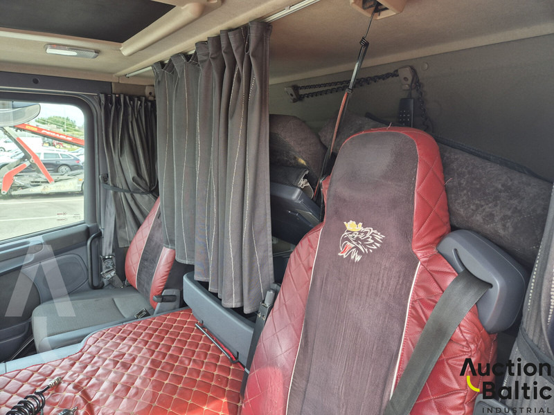Cab chassis truck Scania P 450: picture 11