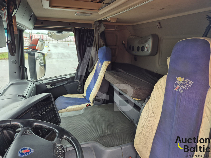 Cab chassis truck Scania P 450: picture 6