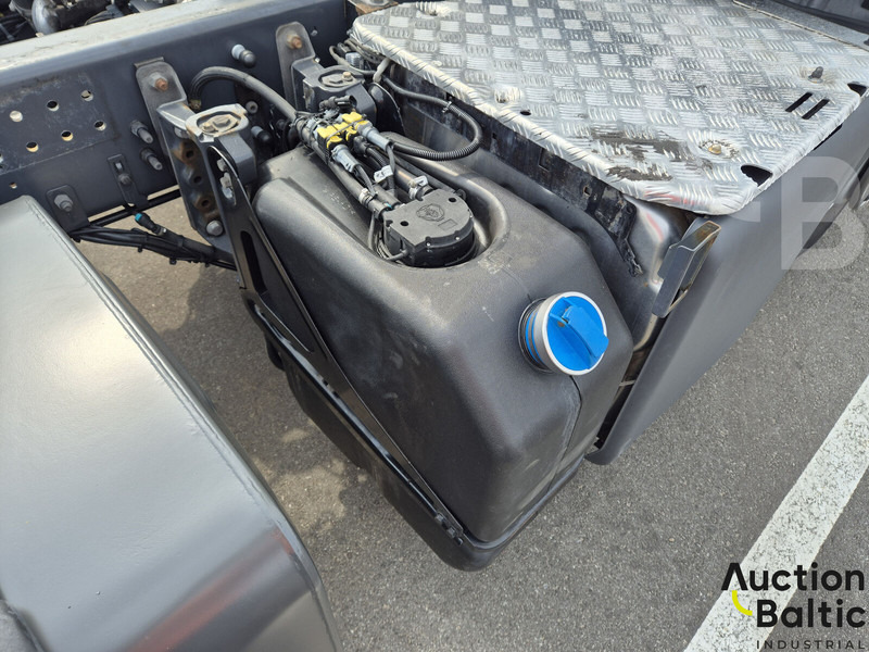 Cab chassis truck Scania P 450: picture 16
