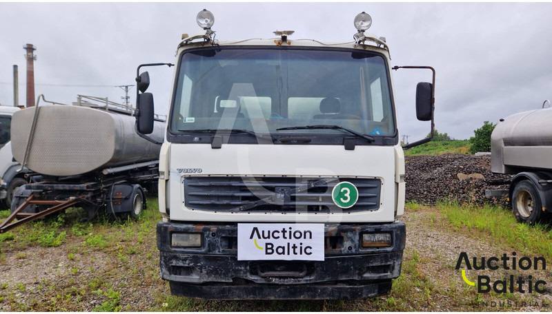 Volvo FL220 - Tank truck: picture 2 Volvo FL220 - Tank truck: picture 2