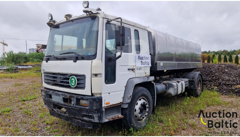 Volvo FL220 - Tank truck: picture 1 Volvo FL220 - Tank truck: picture 1