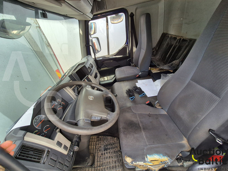 Volvo FL240 - Box truck: picture 4 Volvo FL240 - Box truck: picture 4