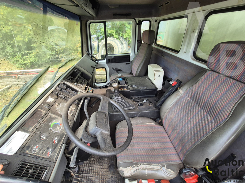 Refrigerator truck Volvo FL618: picture 6