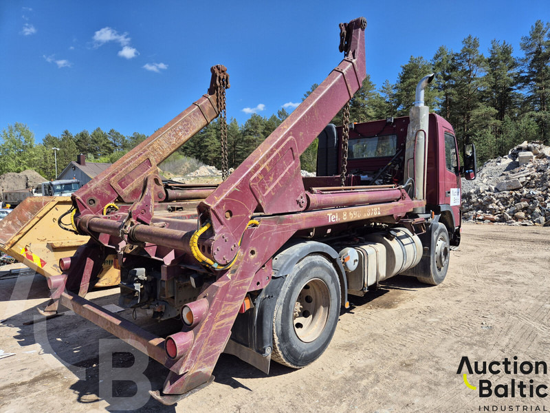 Volvo FM12 - Skip loader truck: picture 3 Volvo FM12 - Skip loader truck: picture 3
