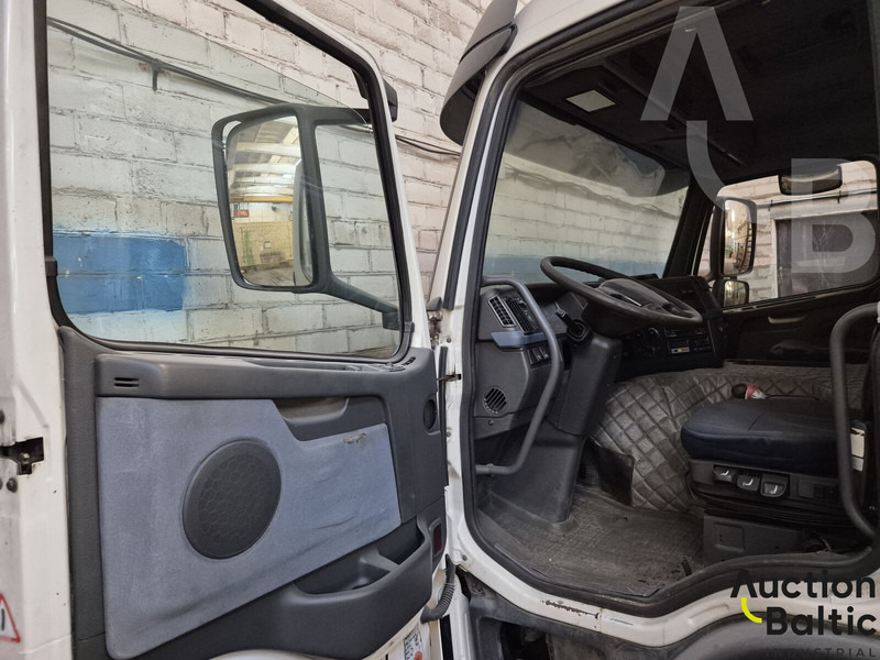 Volvo FM380 - Dropside/ Flatbed truck: picture 5 Volvo FM380 - Dropside/ Flatbed truck: picture 5