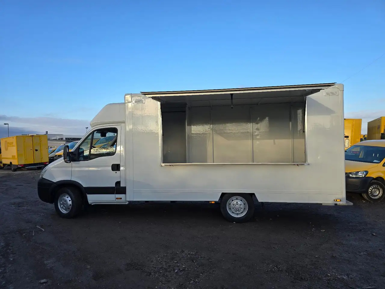 Iveco C30C/ FOODTRUCK/ Daily - Vending truck: picture 2 Iveco C30C/ FOODTRUCK/ Daily - Vending truck: picture 2