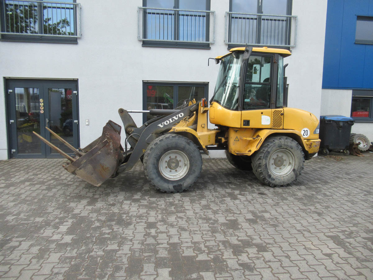 Volvo L30B Pro - Wheel loader: picture 1 Volvo L30B Pro - Wheel loader: picture 1