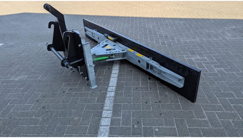 Zocon Rubberschuif 1.80mtr Giant + 3-punts - Livestock equipment: picture 2 Zocon Rubberschuif 1.80mtr Giant + 3-punts - Livestock equipment: picture 2