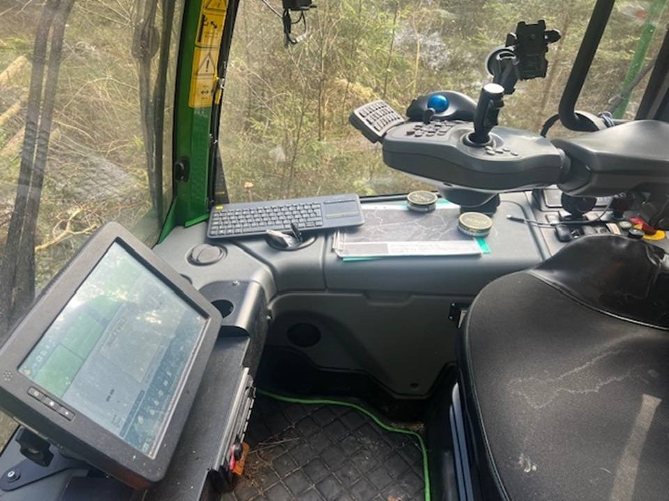 Forestry harvester John Deere 1170 G: picture 6
