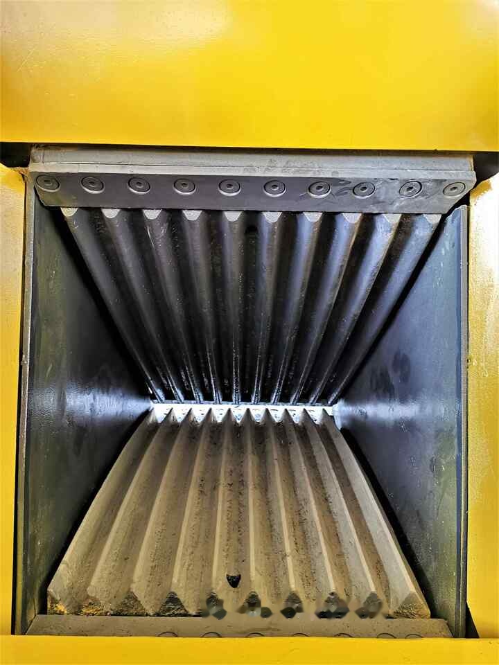AME Crusher Bucket (MCB 40) - Bucket for Excavator: picture 5 AME Crusher Bucket (MCB 40) - Bucket for Excavator: picture 5