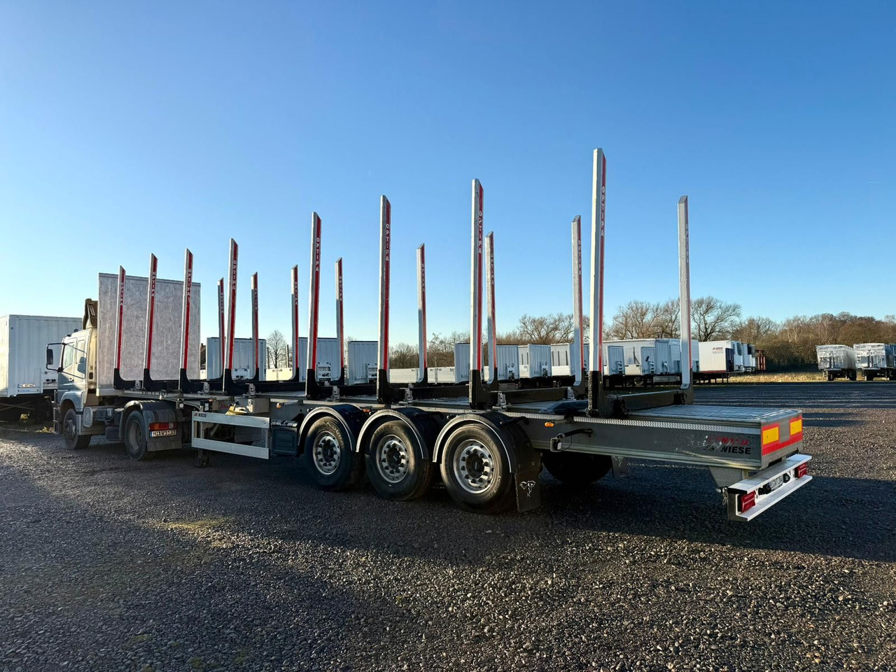 Benalu Timberliner Holzauflieger mit Schemel und Rungen - Log semi-trailer: picture 3 Benalu Timberliner Holzauflieger mit Schemel und Rungen - Log semi-trailer: picture 3