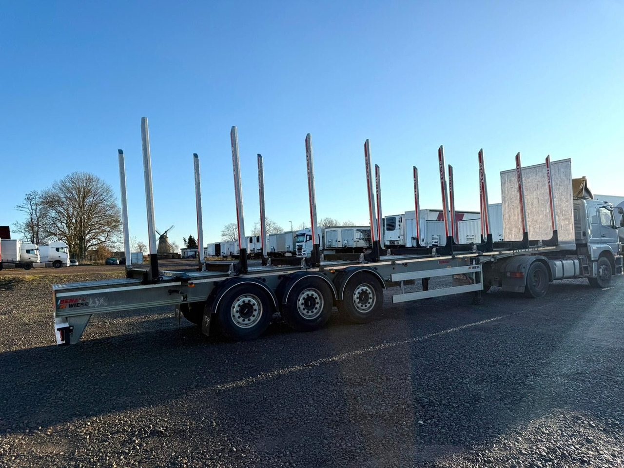 Benalu Timberliner Holzauflieger mit Schemel und Rungen - Log semi-trailer: picture 5 Benalu Timberliner Holzauflieger mit Schemel und Rungen - Log semi-trailer: picture 5