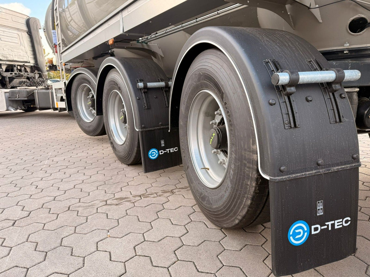 D-TEC Gülletanker 30m³ mit Zwangslenkung - Tank semi-trailer: picture 2 D-TEC Gülletanker 30m³ mit Zwangslenkung - Tank semi-trailer: picture 2