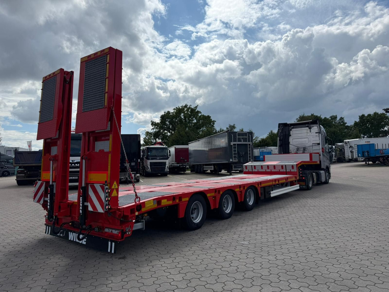 Kässbohrer SLS.HS Tieflader mit hydr. Schwanenhals Kässbohrer SLS.HS Tieflader mit hydr. Schwanenhals - Low loader semi-trailer: picture 4 Kässbohrer SLS.HS Tieflader mit hydr. Schwanenhals Kässbohrer SLS.HS Tieflader mit hydr. Schwanenhals - Low loader semi-trailer: picture 4