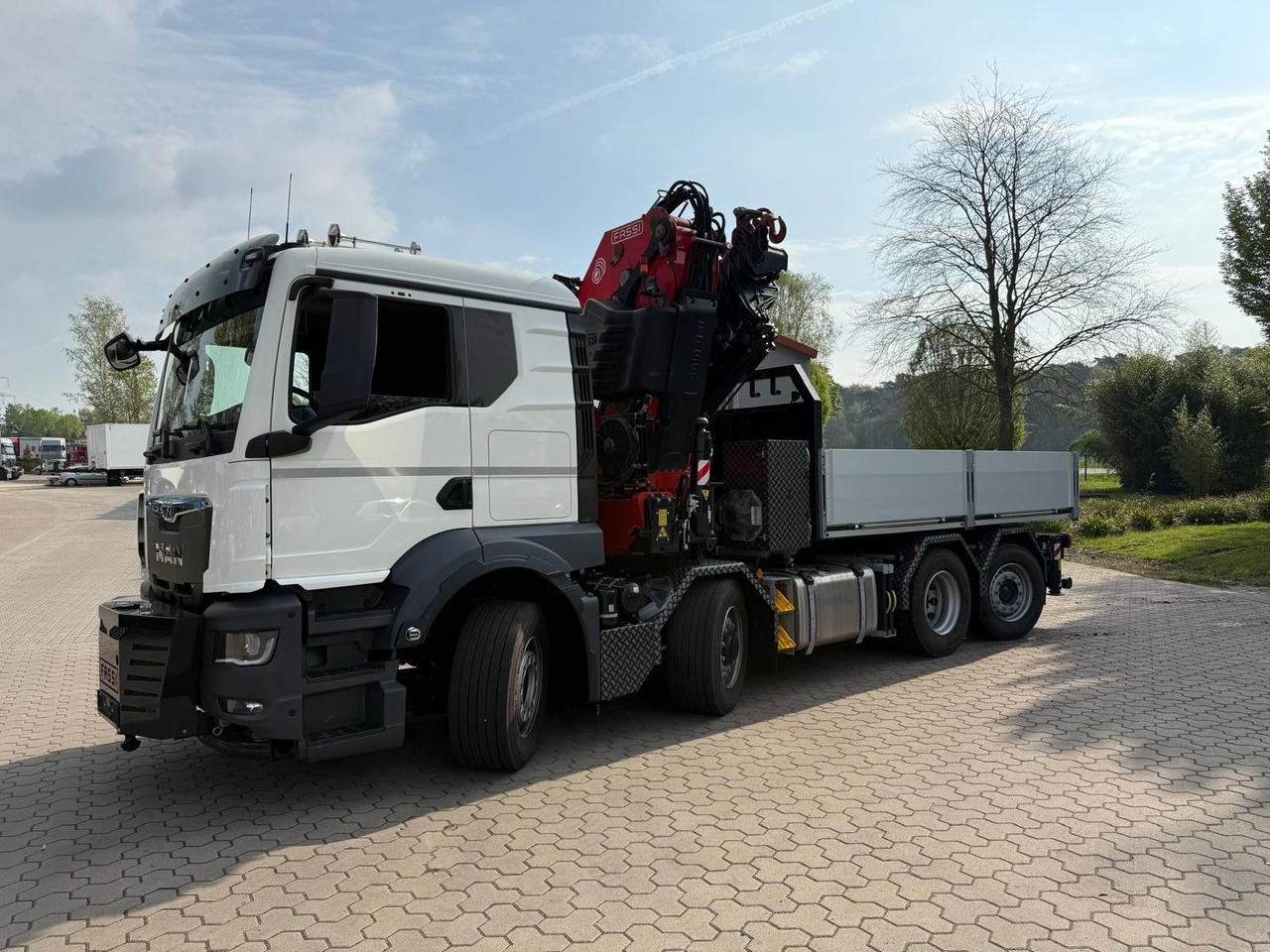 MAN 35.520 8x4 Kran Fassi F800, OHNE ABSTÜTZÜBERWACH - Dropside/ Flatbed truck, Crane truck: picture 2 MAN 35.520 8x4 Kran Fassi F800, OHNE ABSTÜTZÜBERWACH - Dropside/ Flatbed truck, Crane truck: picture 2