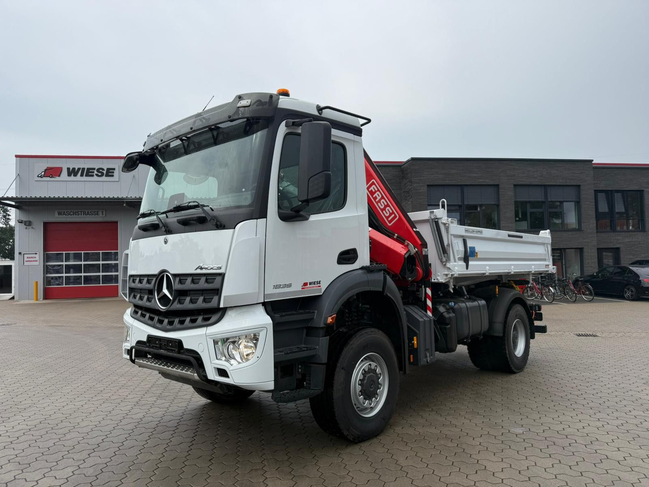 Mercedes-Benz Arocs 1835 4x4 Allrad Fassi F135 Kran Kipper - Crane truck: picture 1 Mercedes-Benz Arocs 1835 4x4 Allrad Fassi F135 Kran Kipper - Crane truck: picture 1