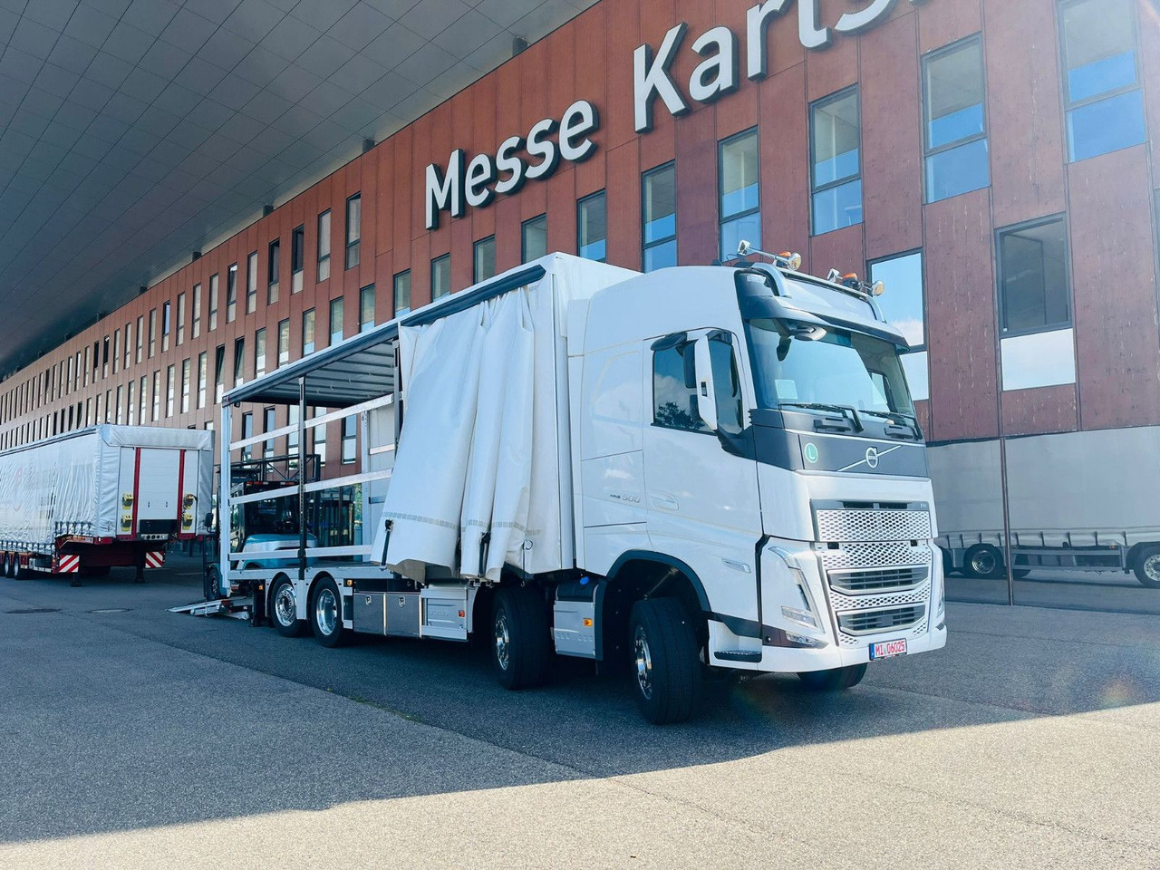 Volvo FH 500 Gabelstaplertransporter LBW 9t Dhollandia - Curtainsider truck: picture 3 Volvo FH 500 Gabelstaplertransporter LBW 9t Dhollandia - Curtainsider truck: picture 3