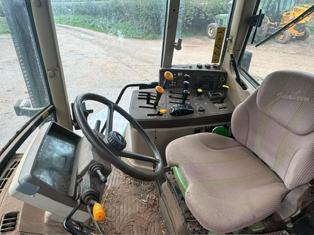 JOHN DEERE 6910 - Farm tractor: picture 4 JOHN DEERE 6910 - Farm tractor: picture 4