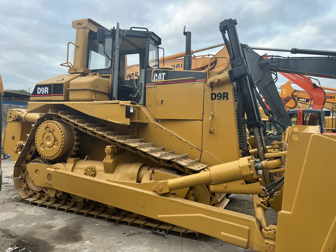 CATERPILLAR D9R - Bulldozer: picture 3 CATERPILLAR D9R - Bulldozer: picture 3