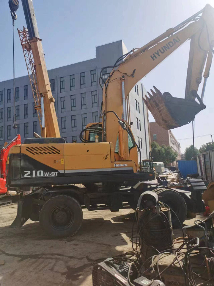 HYUNDAI 210W-9 - Wheel excavator: picture 1 HYUNDAI 210W-9 - Wheel excavator: picture 1