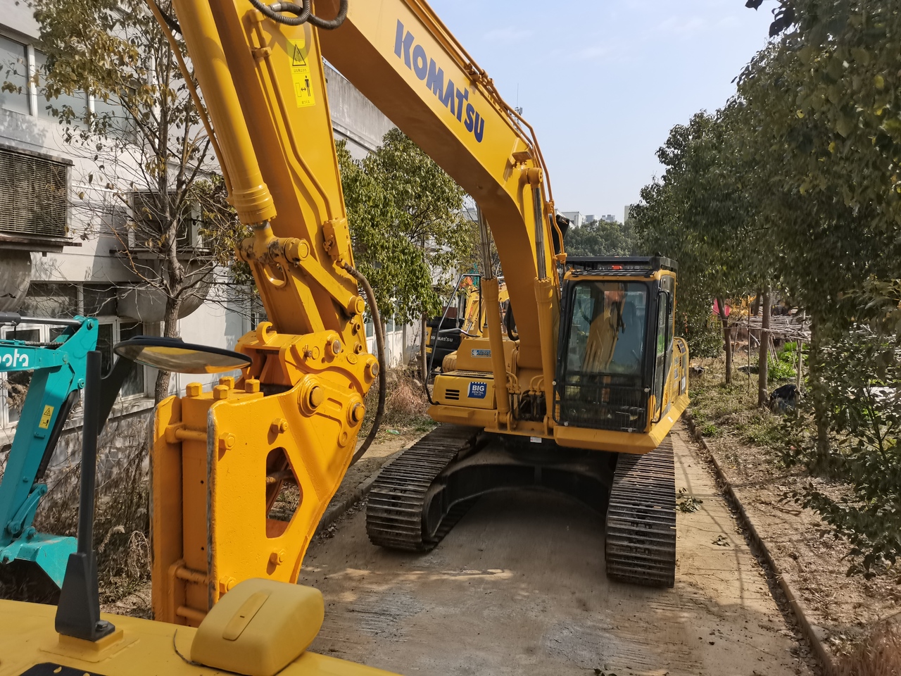 KOMATSU PC220-8 - Crawler excavator: picture 4 KOMATSU PC220-8 - Crawler excavator: picture 4