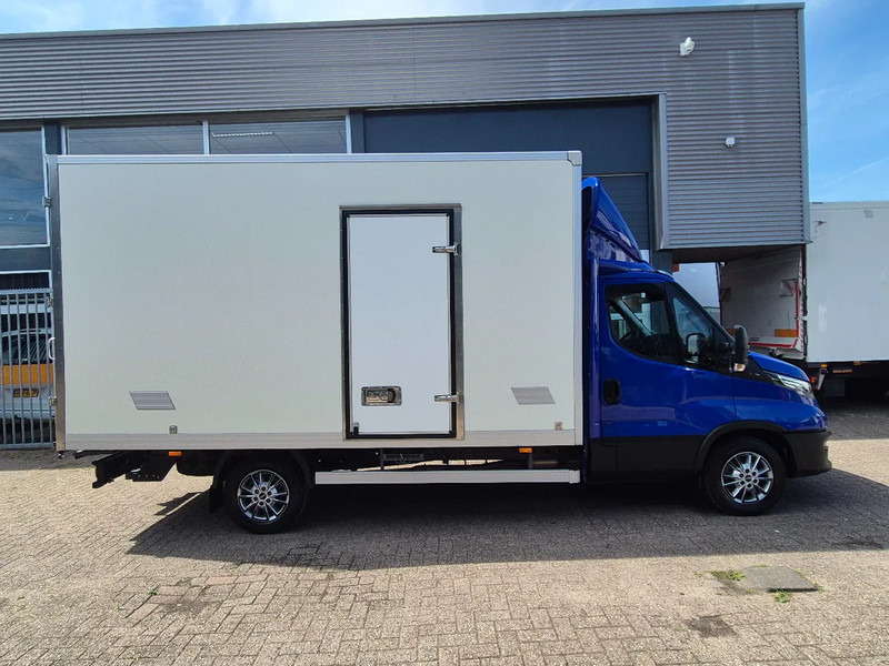 Iveco Daily 35S18 3.0D Koffer/ Xenon/ Airco - Box van: picture 2 Iveco Daily 35S18 3.0D Koffer/ Xenon/ Airco - Box van: picture 2