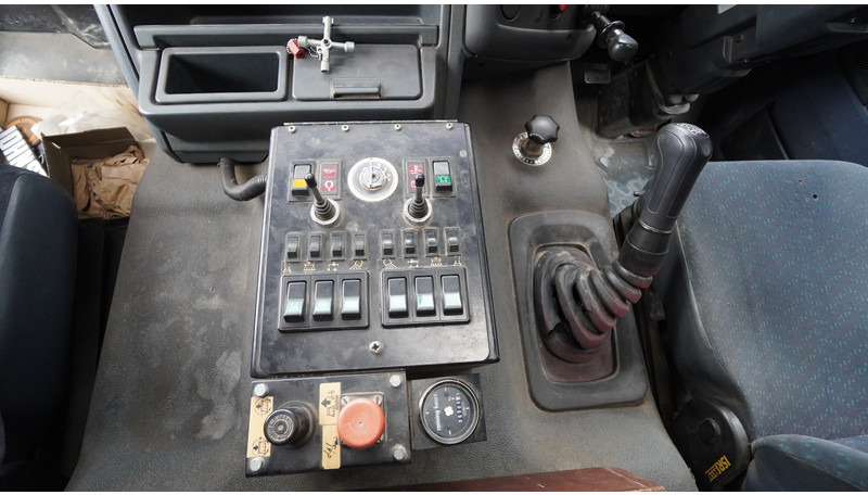 DAF 65.180 ATI STREET SWEPER RH DRIVE MANUAL GARBOX 96.000KM - Road sweeper: picture 5 DAF 65.180 ATI STREET SWEPER RH DRIVE MANUAL GARBOX 96.000KM - Road sweeper: picture 5