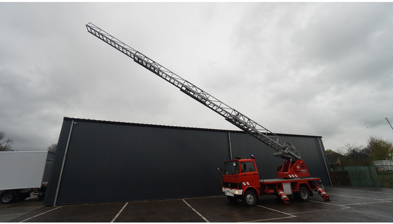 Mercedes-Benz 809 FIRE LADDER TRUCK 13.100KM MANUAL GEARBOX - Fire truck: picture 2 Mercedes-Benz 809 FIRE LADDER TRUCK 13.100KM MANUAL GEARBOX - Fire truck: picture 2