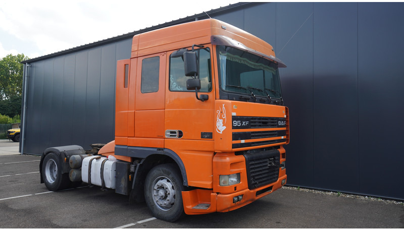 DAF XF 95.380 SC MANUAL GEARBOX - Tractor unit: picture 3 DAF XF 95.380 SC MANUAL GEARBOX - Tractor unit: picture 3