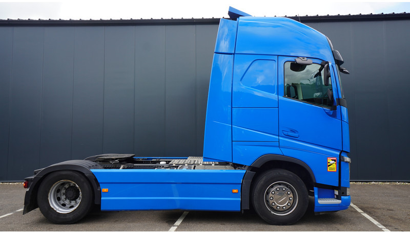 Volvo FH 460 LNG GLOBETROTTER TRUCK WITH 826.000KM - Tractor unit: picture 2 Volvo FH 460 LNG GLOBETROTTER TRUCK WITH 826.000KM - Tractor unit: picture 2