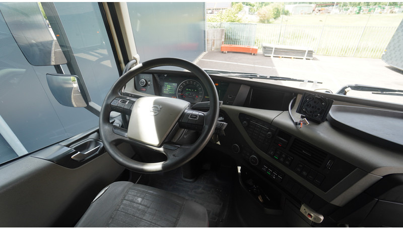 Volvo FH 460 8X2 20 FT CONTAINER TRANSPORT TRUCK - Container transporter/ Swap body truck: picture 5 Volvo FH 460 8X2 20 FT CONTAINER TRANSPORT TRUCK - Container transporter/ Swap body truck: picture 5