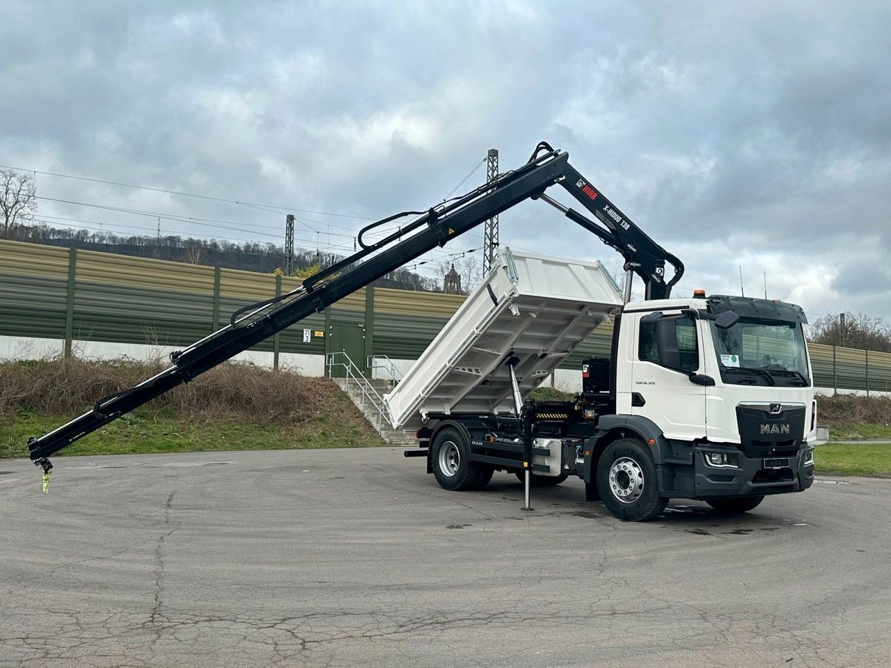 MAN TGM 18.320 4x2 Euro6e Hiab X-HiDuo 138DS-3 - Tipper, Crane truck: picture 1 MAN TGM 18.320 4x2 Euro6e Hiab X-HiDuo 138DS-3 - Tipper, Crane truck: picture 1