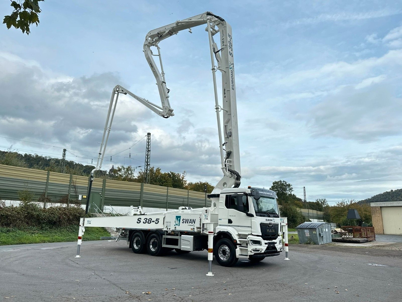 MAN TGS 26.510 6x4 SWAN TSP 38-5 160RZ ( 38m ) - Concrete pump truck: picture 1 MAN TGS 26.510 6x4 SWAN TSP 38-5 160RZ ( 38m ) - Concrete pump truck: picture 1