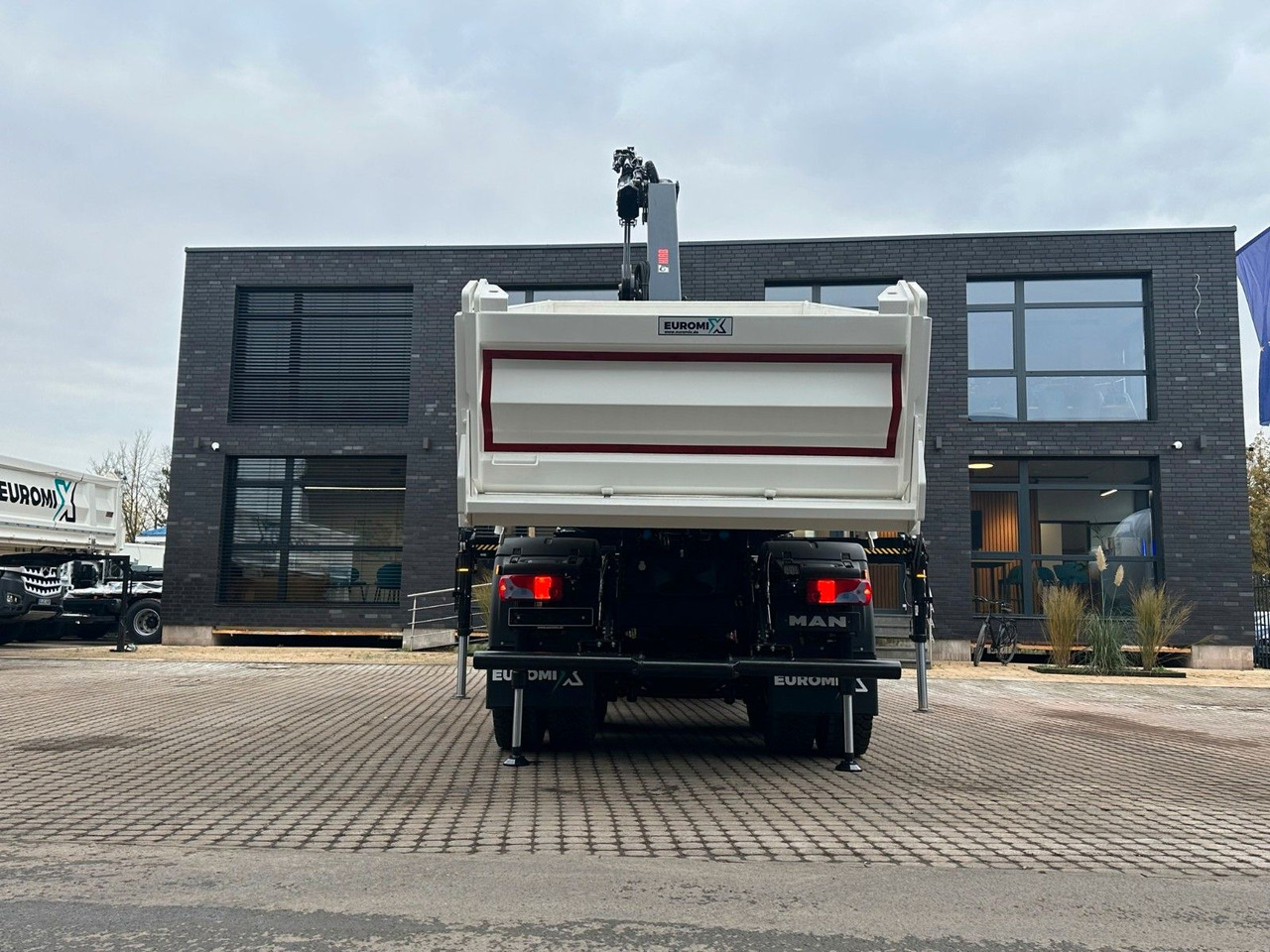 MAN TGS 33.440 6x6 /3-Seiten- Kipper / Kran HIAB 302 leasing MAN TGS 33.440 6x6 /3-Seiten- Kipper / Kran HIAB 302: picture 13