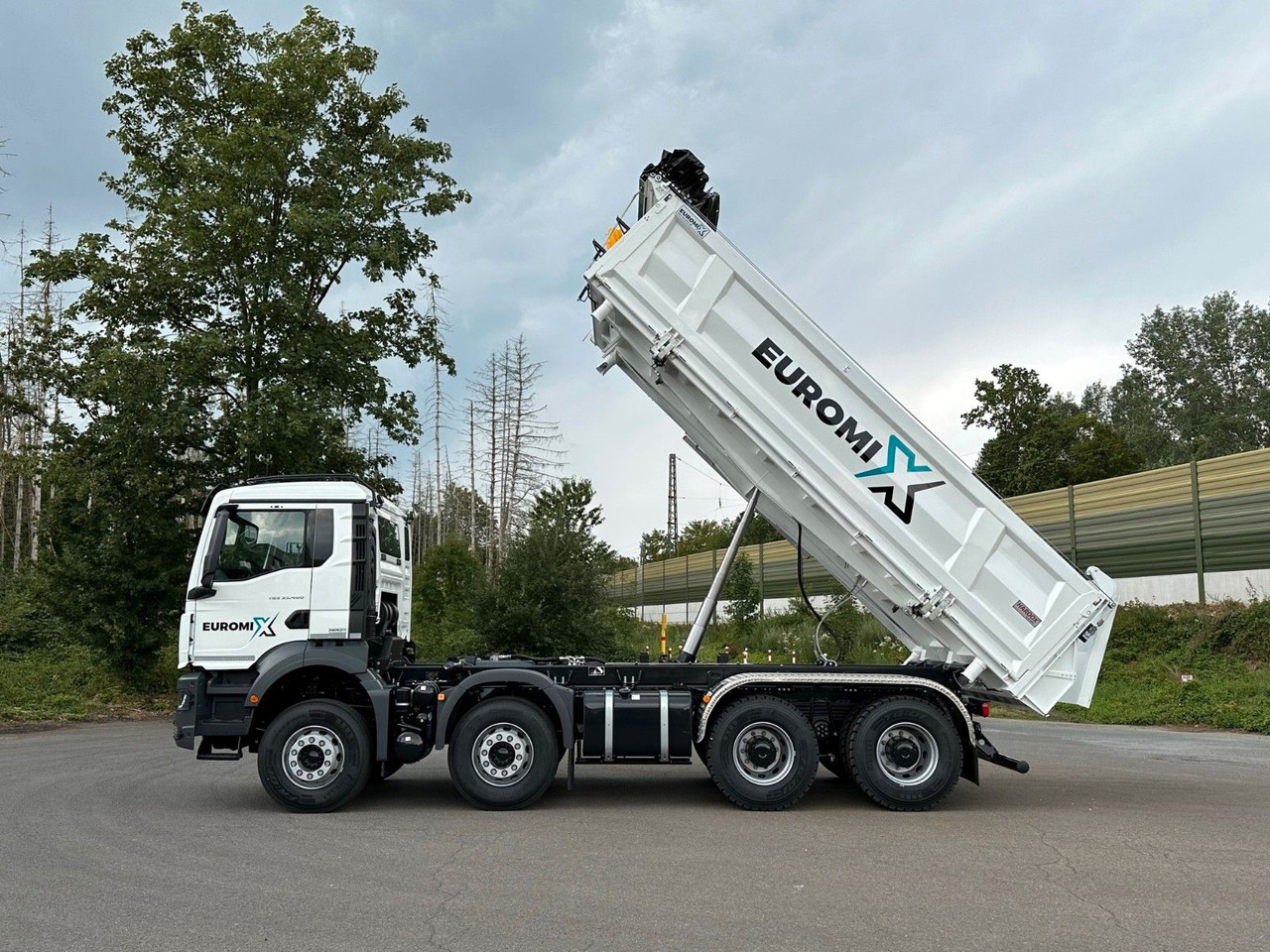 MAN TGS 35.480 8x4 EuromixMTP 3-Seiten-Kipper - Tipper: picture 5 MAN TGS 35.480 8x4 EuromixMTP 3-Seiten-Kipper - Tipper: picture 5