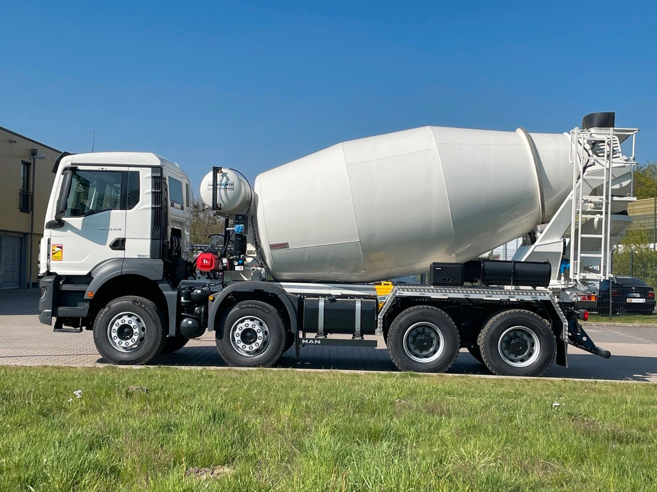 MAN TGS 35.520 8x4 /Euro6e EuromixMTP EM 10 L - Concrete mixer truck: picture 3 MAN TGS 35.520 8x4 /Euro6e EuromixMTP EM 10 L - Concrete mixer truck: picture 3
