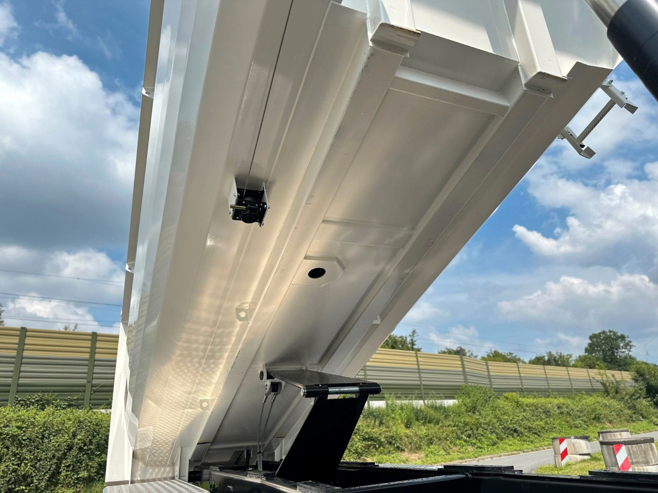 Tipper MAN TGS 41.440 8x4 EuromixMTP Mulden-Kipper: picture 13