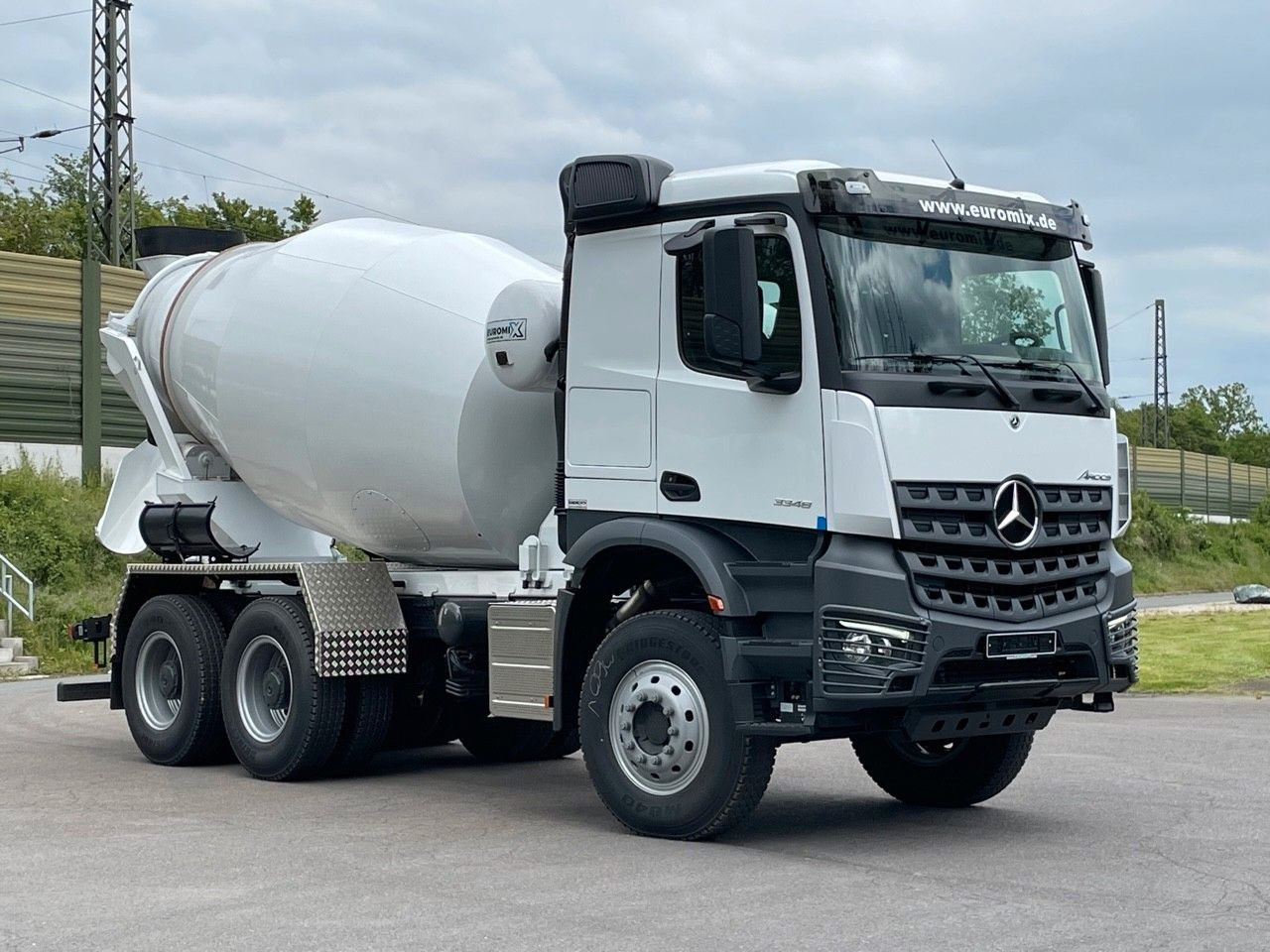 Concrete mixer truck Mercedes-Benz 3348 6X4 Arcos 5 EuromixMTP EM 9 R: picture 7