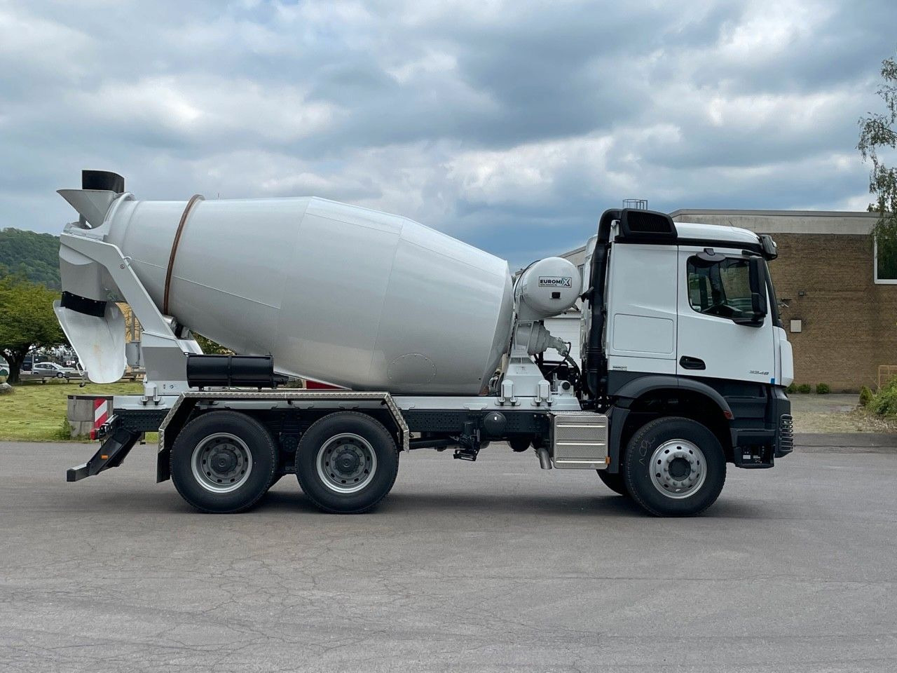 Concrete mixer truck Mercedes-Benz 3348 6X4 Arcos 5 EuromixMTP EM 9 R: picture 6
