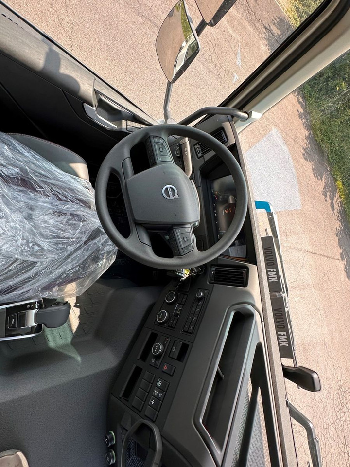 Concrete mixer truck Volvo FMX 500 8X4 Retarder EuromixMTP EM 9 L: picture 15