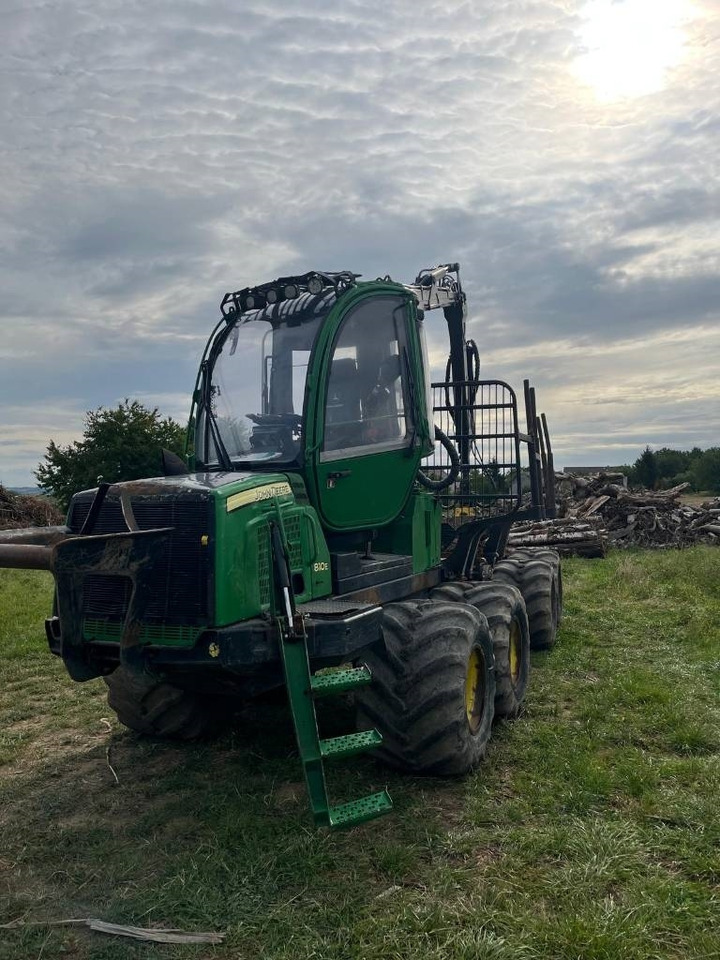 John Deere 810 E - Forwarder: picture 2 John Deere 810 E - Forwarder: picture 2