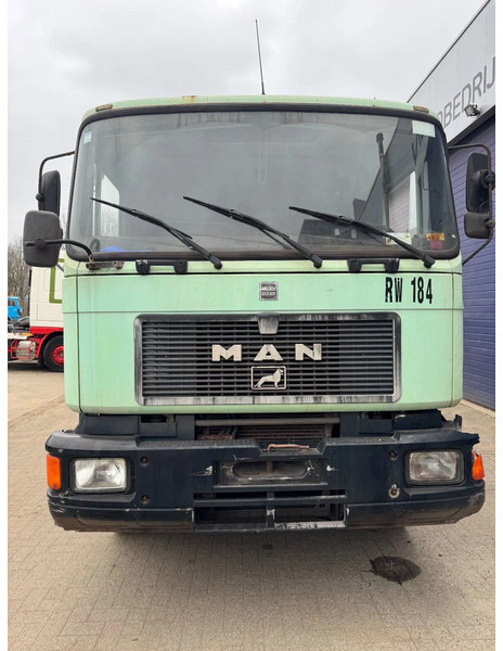 MAN 26.272 **5CYL-6X2-BELGIAN TRUCK** - Box truck: picture 3 MAN 26.272 **5CYL-6X2-BELGIAN TRUCK** - Box truck: picture 3
