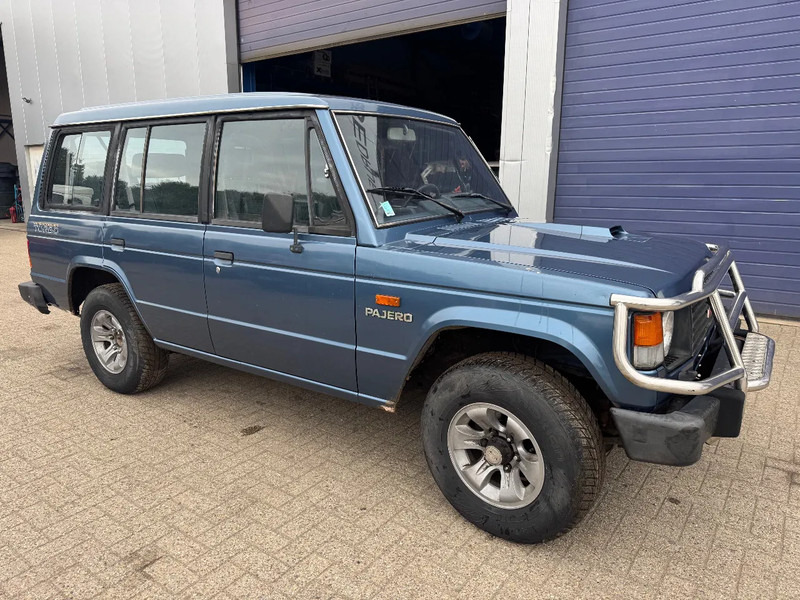 Mitsubishi Pajero **LONG CHASSIS-7SEATS-DIESEL** - Car: picture 3 Mitsubishi Pajero **LONG CHASSIS-7SEATS-DIESEL** - Car: picture 3