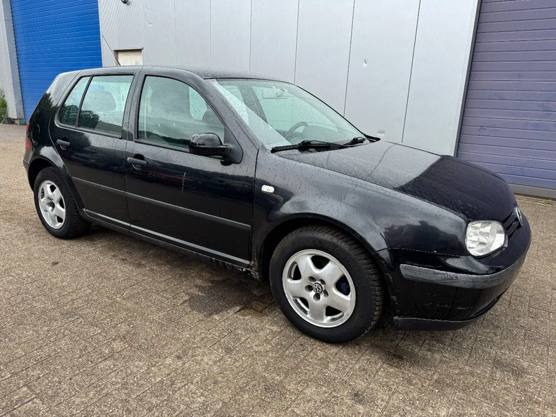 Volkswagen Golf GOLF IV-1400-5DOORS** - Car: picture 3 Volkswagen Golf GOLF IV-1400-5DOORS** - Car: picture 3